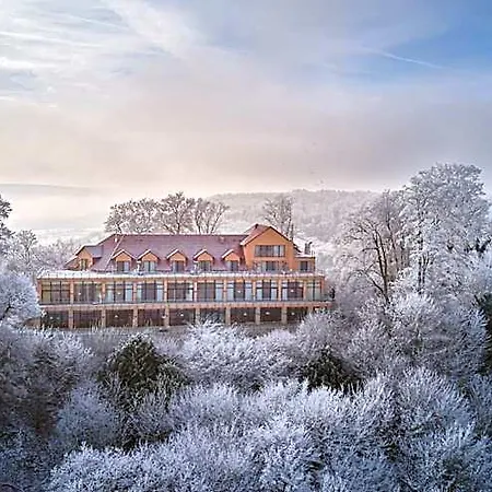 Kluet Hotel 4*