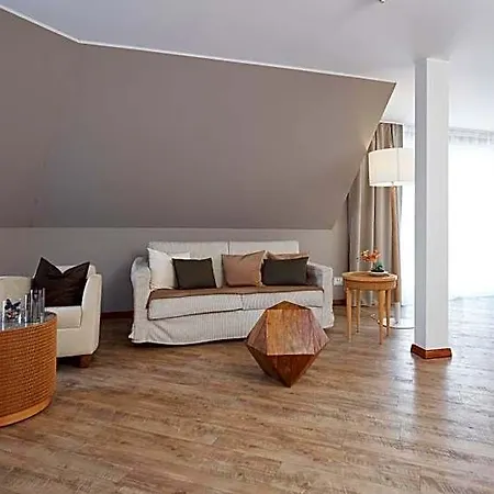 Kluet Hotel 4*